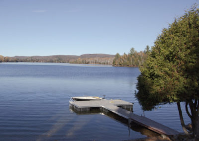 lac, quai, chalet, bord de l'eau, vue sur le lac
